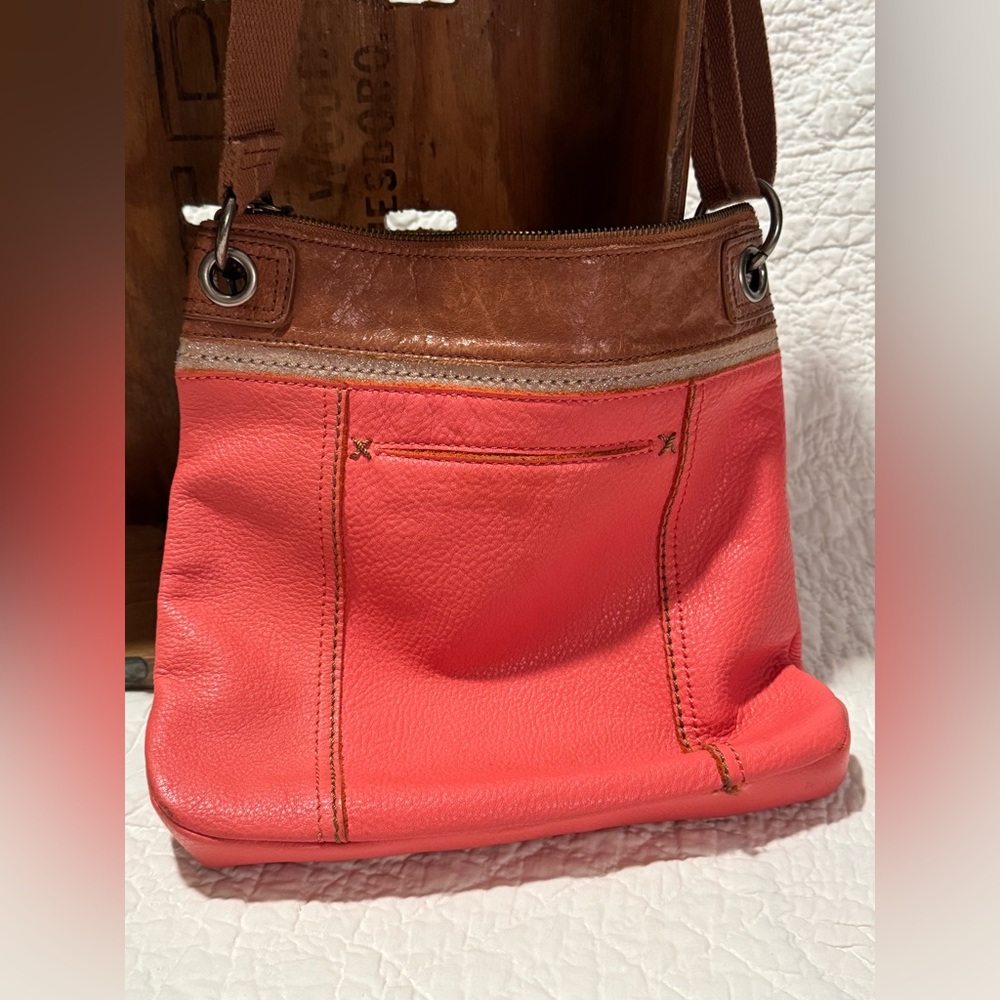 The Sak Soft Genuine Coral Leather Shoulder Crossbody Bag - Picture 3 of 4
